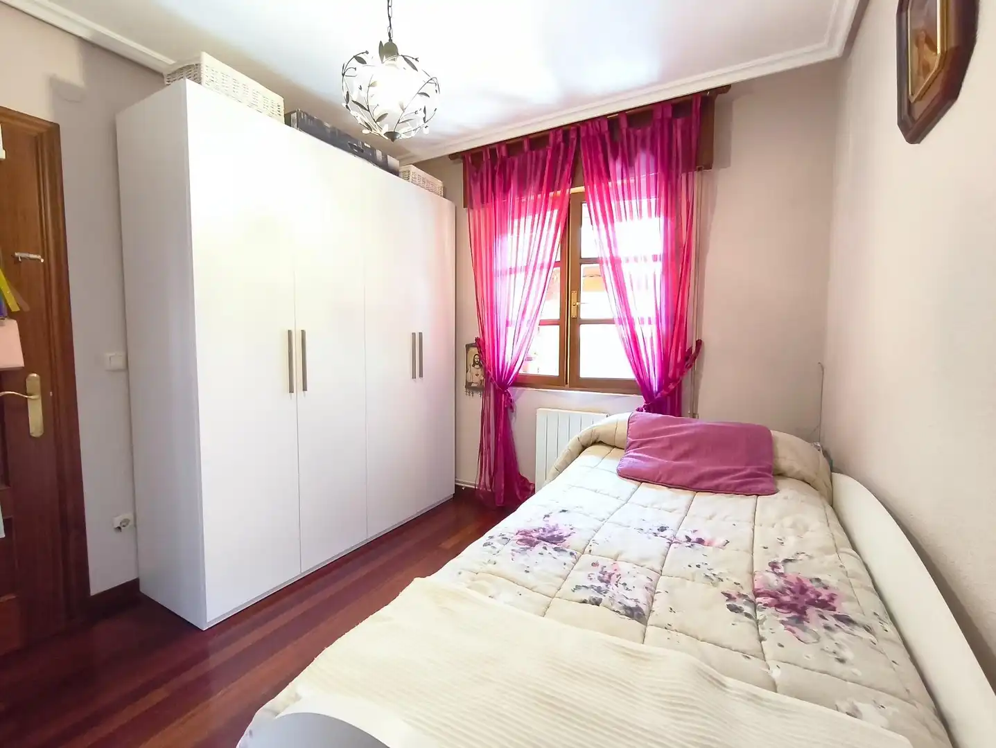 Habitación de Casa adosada en venta en Castañeda con Calefacción, Jardín privado y Terraza