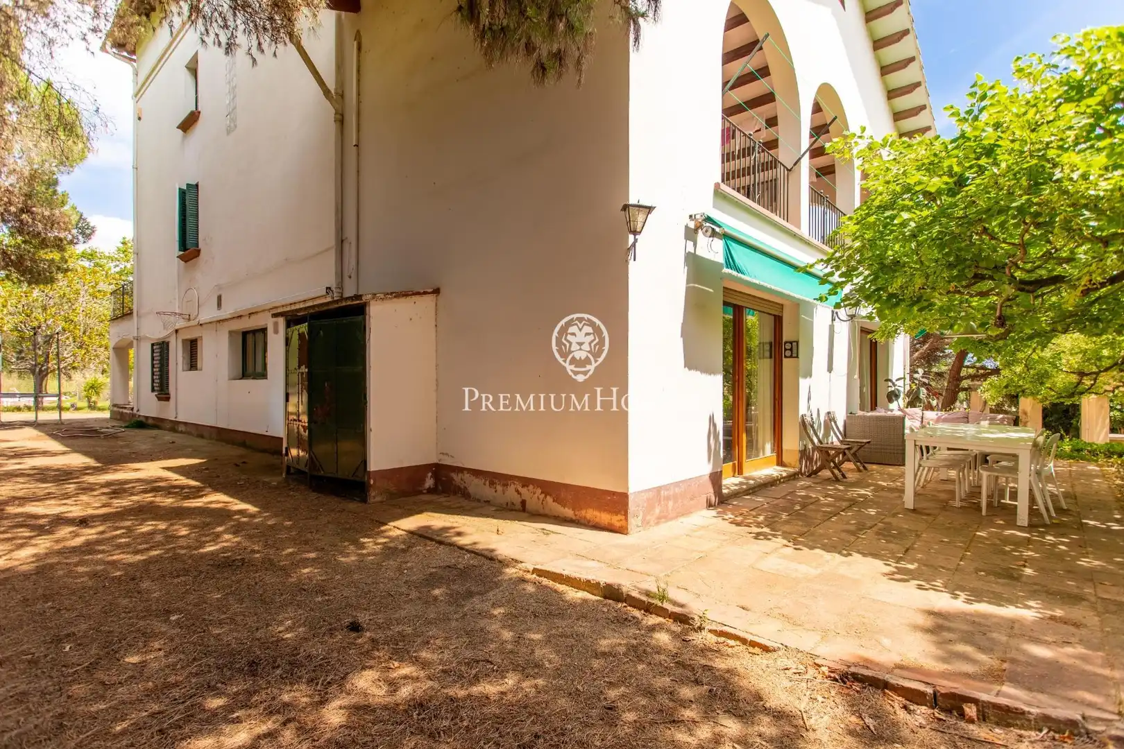Vista exterior de Finca rústica en venda en Alella amb Calefacció, Jardí privat i Terrassa