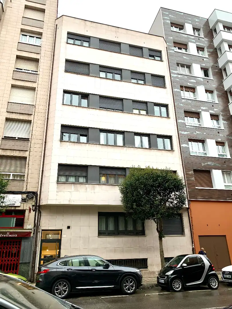 Vista exterior de Estudio de alquiler en Gijón  con Calefacción, Parquet y Trastero