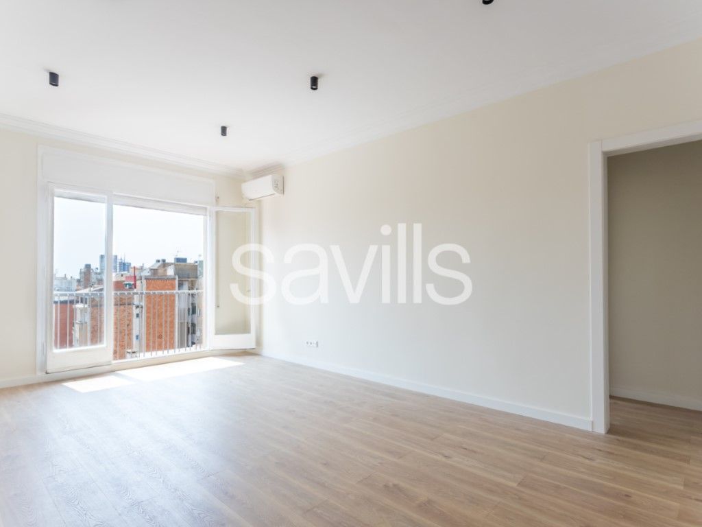 Living room of Apartment for sale in  Barcelona Capital  with Air Conditioner, Oven and Balcony