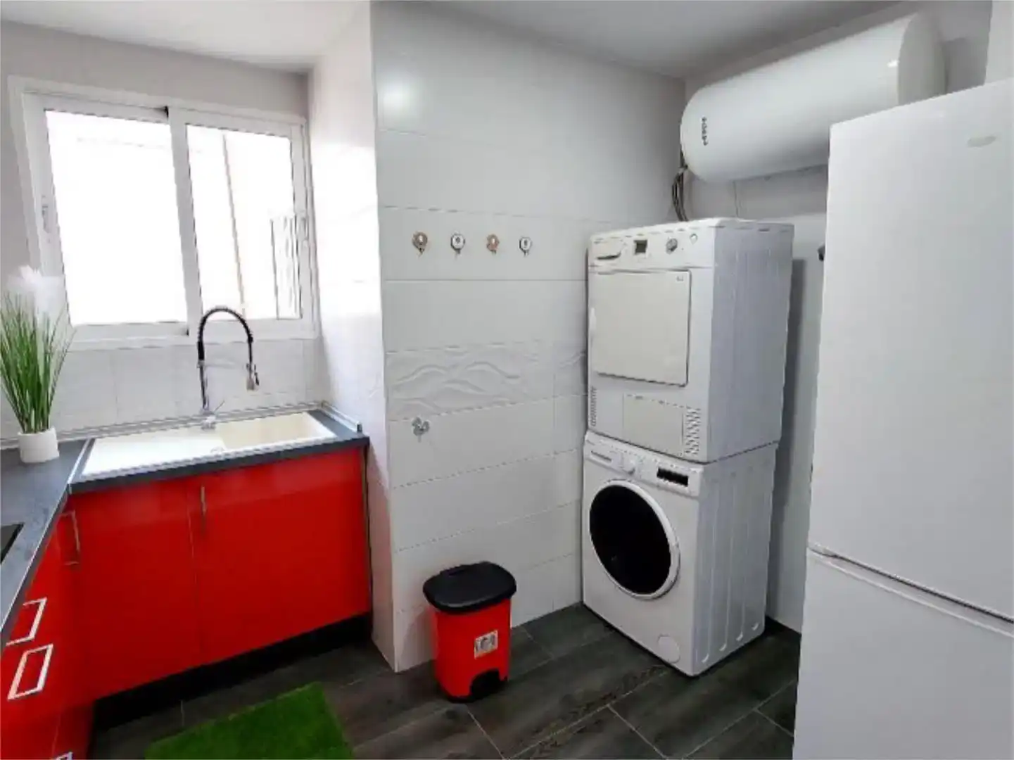 Kitchen of Flat for share in Elda  with Air Conditioner, Parquet flooring and Furnished