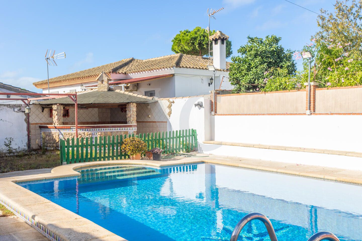Vista exterior de Casa o xalet en venda en Chiclana de la Frontera