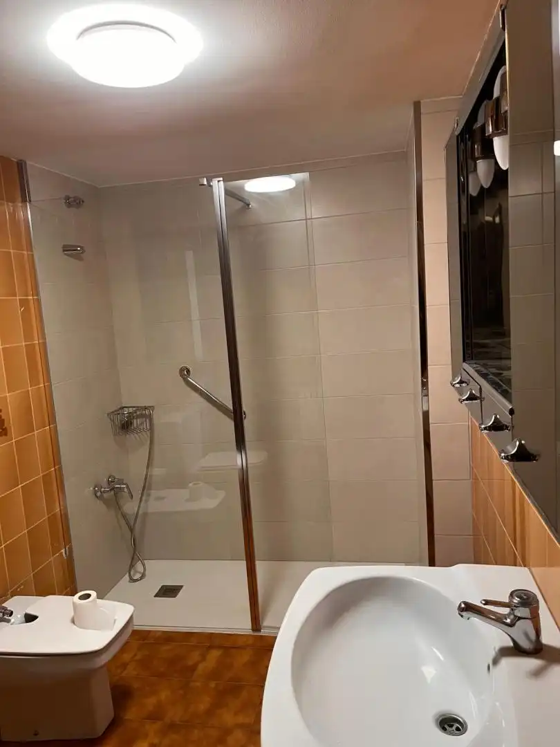 Baño de Piso de alquiler en La Seu d'Urgell con Calefacción, Amueblado y Horno