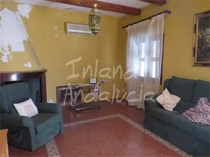 Sala d'estar de Finca rústica en venda en Porcuna amb Aire condicionat, Terrassa i Traster