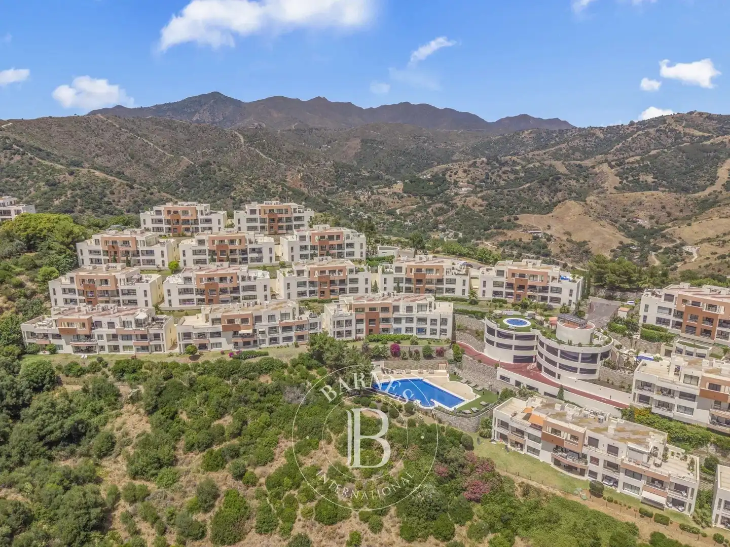 Vista exterior de Àtic en venda en Marbella amb Aire condicionat, Calefacció i Terrassa