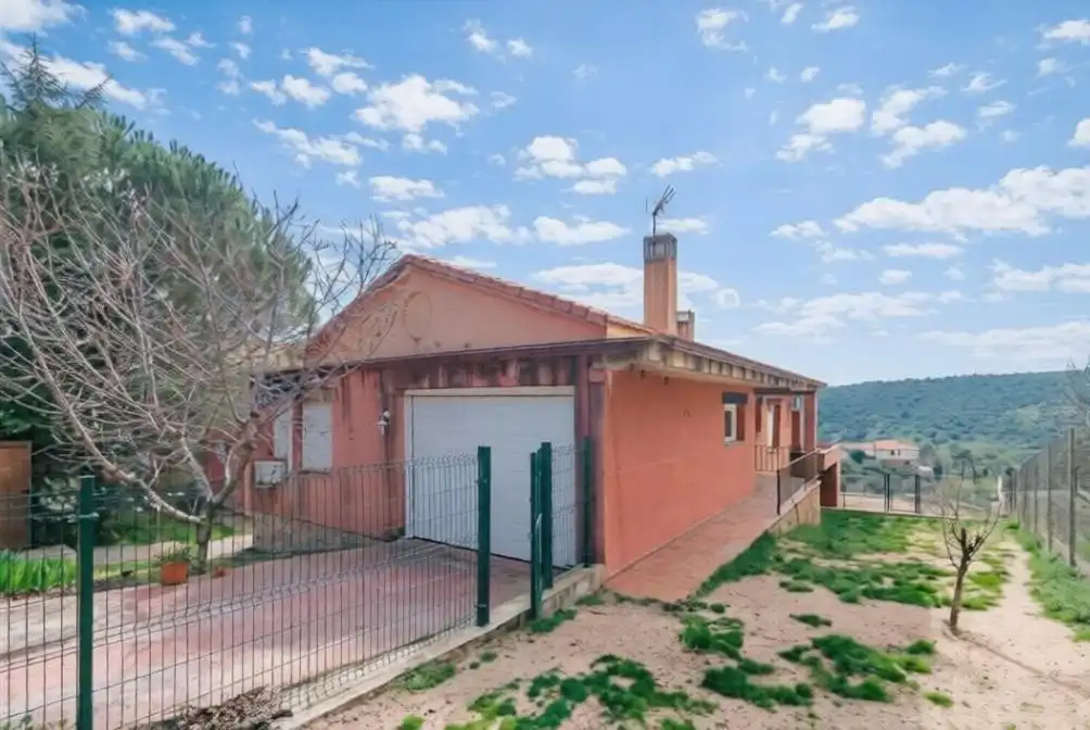 Vista exterior de Casa o chalet en venta en Robledo de Chavela con Aire acondicionado, Calefacción y Jardín privado