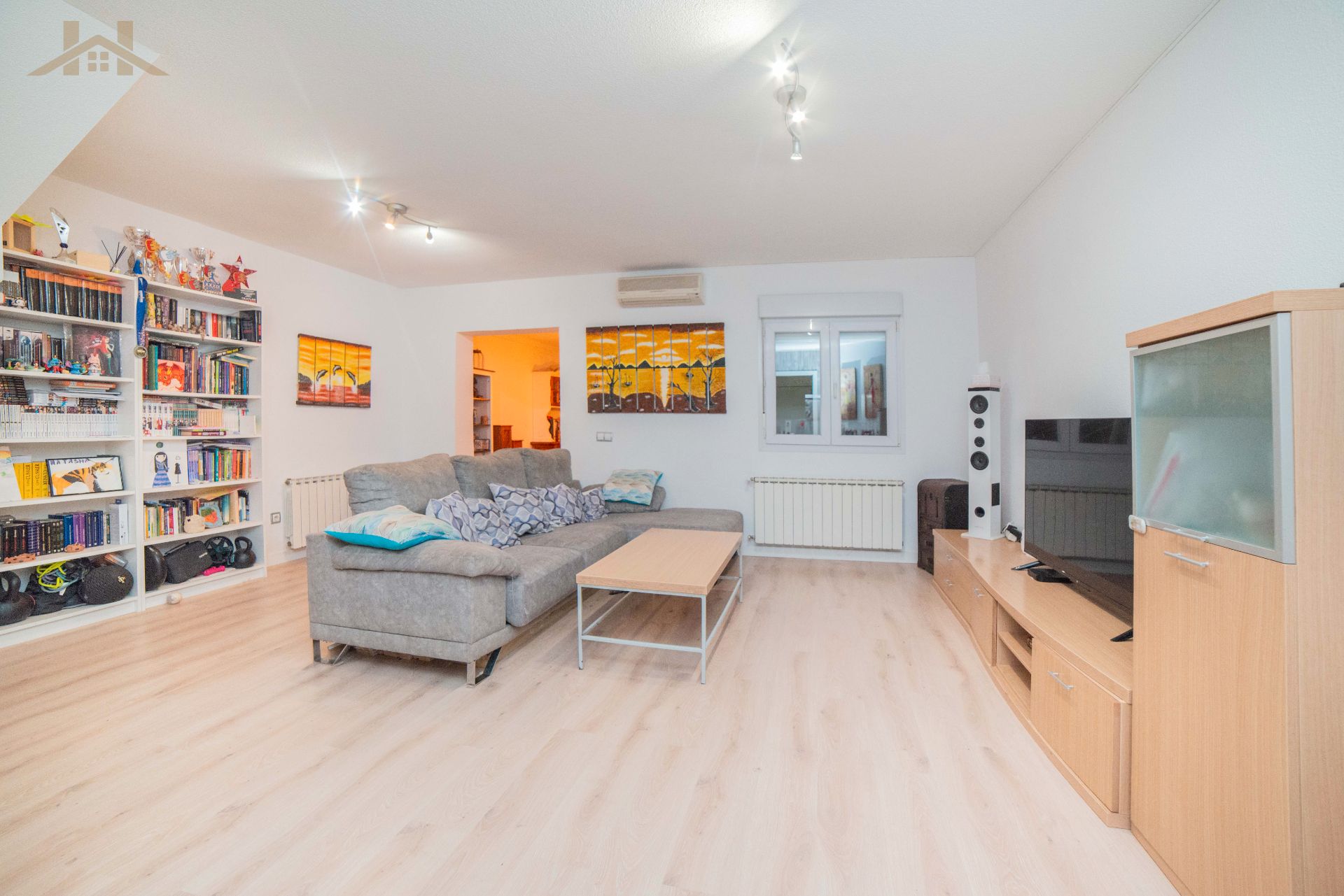 Sala d'estar de Casa adosada en venda en Ciempozuelos amb Aire condicionat, Calefacció i Jardí privat