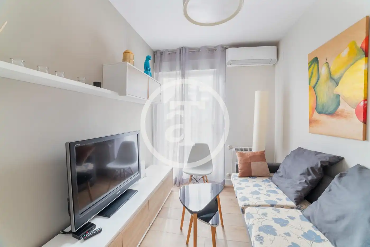 Living room of Flat for rent in Madrid  with Air Conditioner, Heating and Furnished