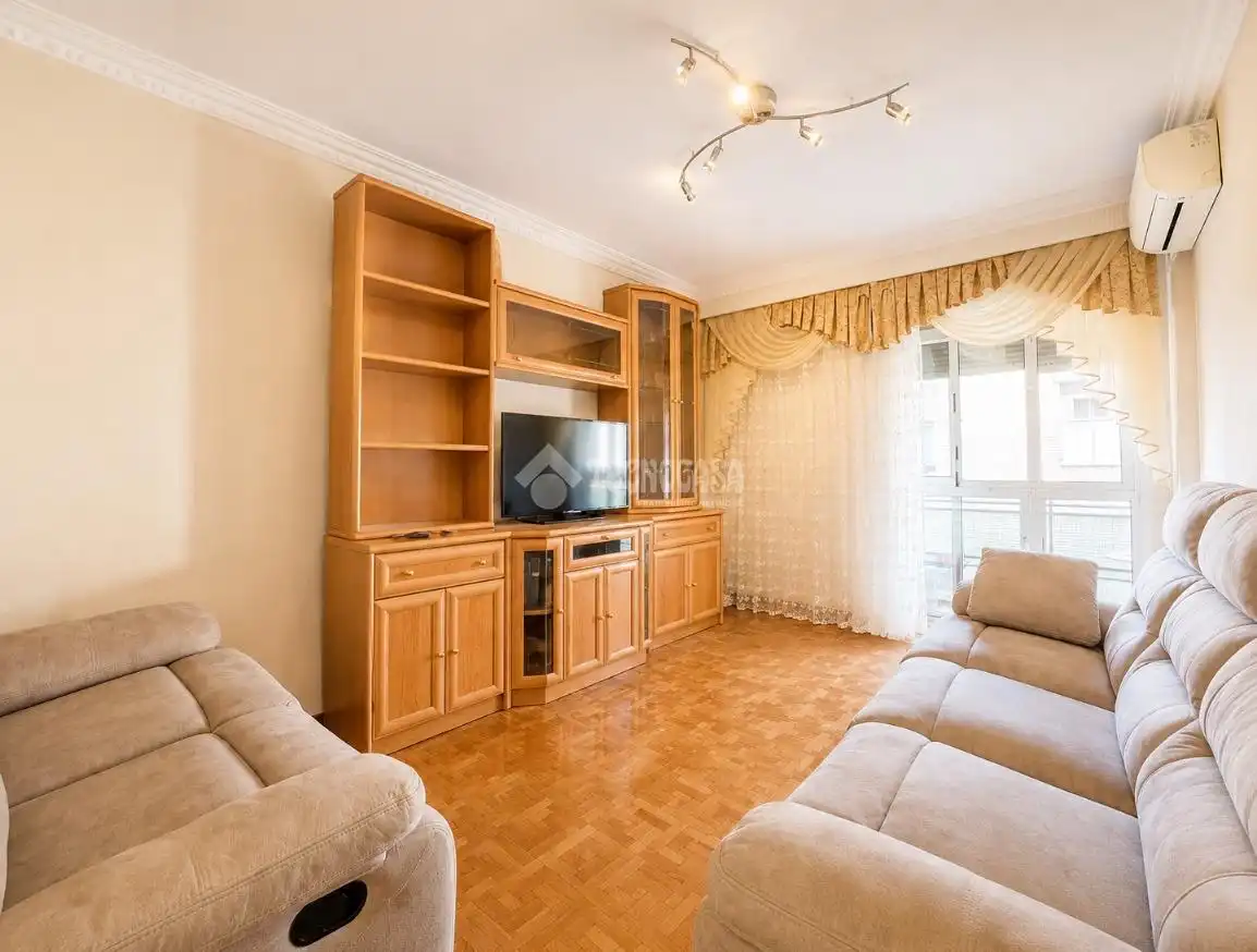 Sala de estar de Piso en venta en Madrid con Calefacción, Parquet y Terraza