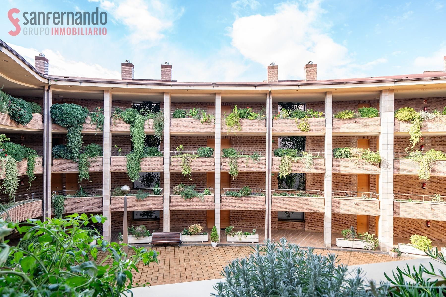 Vista exterior de Piso en venta en Los Corrales de Buelna  con Calefacción, Parquet y Terraza