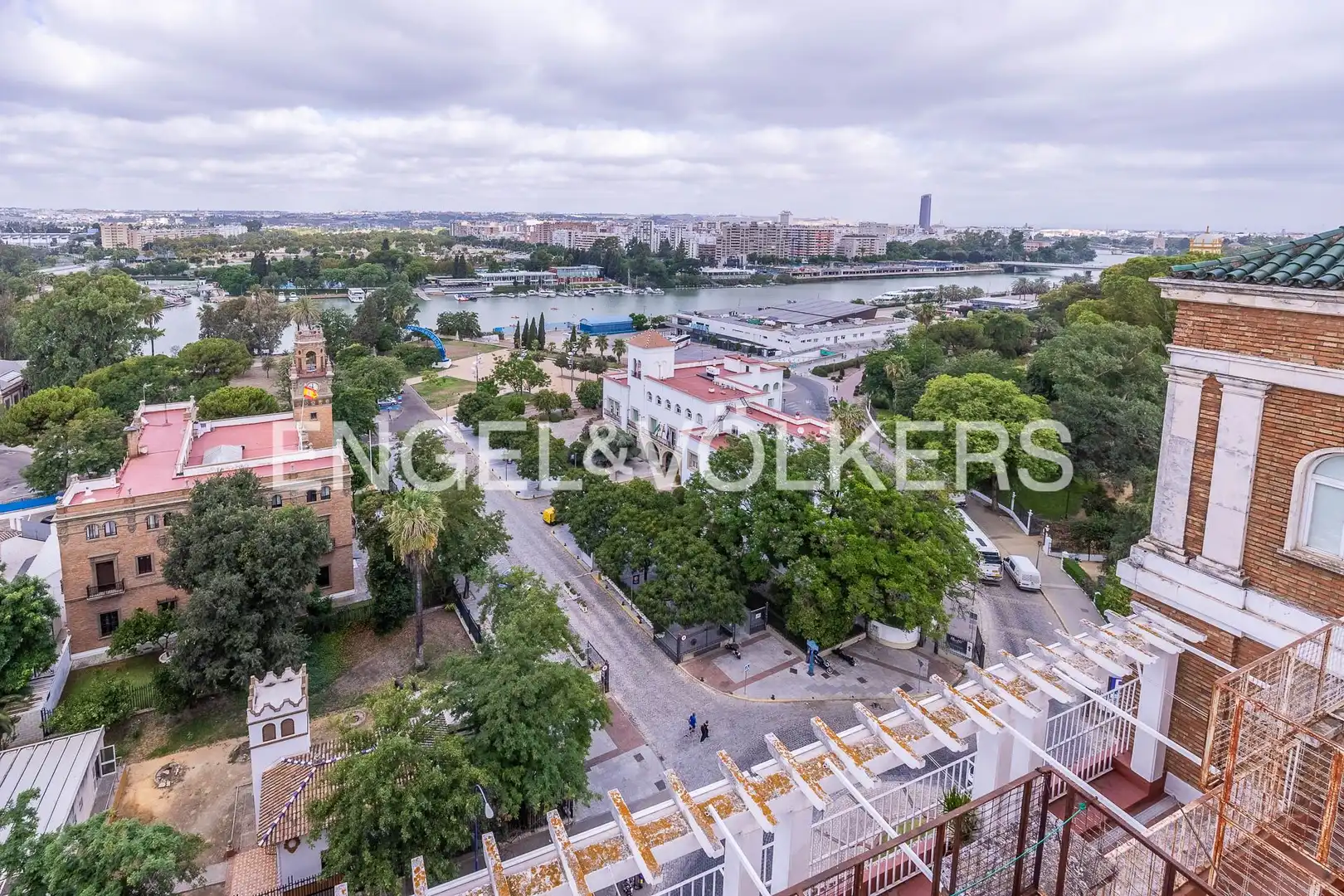 Vista exterior de Piso en venta en Sevilla con Calefacción