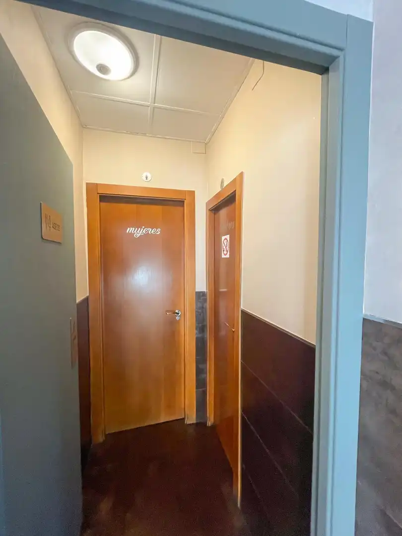 Baño de Local en traspaso en Valencia con Aire acondicionado