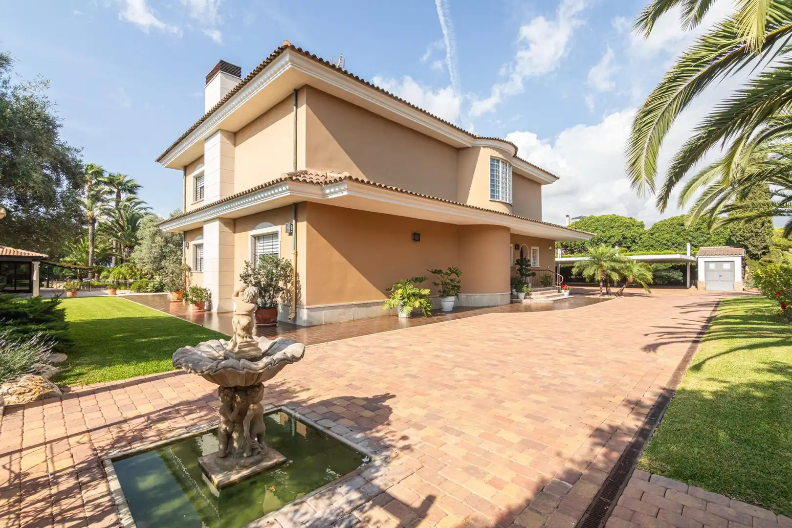 Vista exterior de Casa o chalet en venta en Elche / Elx con Aire acondicionado, Calefacción y Jardín privado