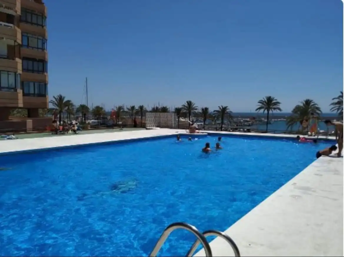 Piscina de Apartament en venda en Fuengirola amb Aire condicionat, Terrassa i Moblat
