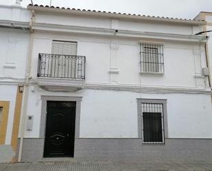 Vista exterior de Casa adosada en venda en Puebla de la Calzada amb Aire condicionat, Calefacció i Terrassa