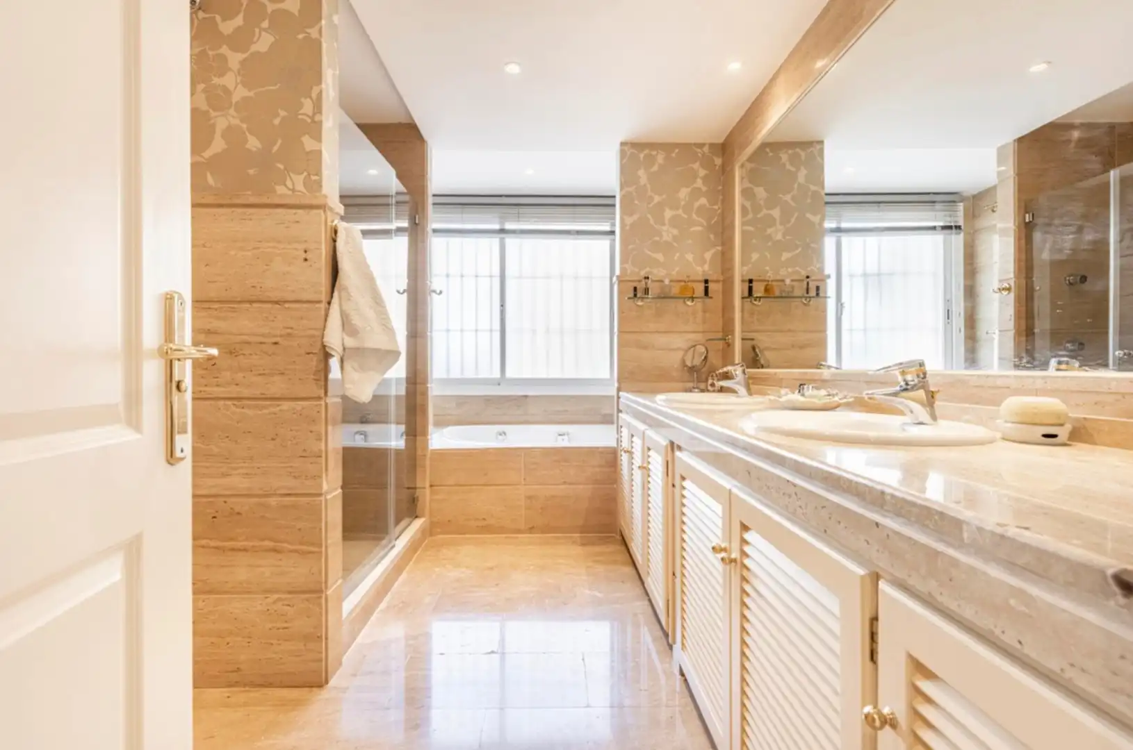 Home with pool for sale in Nueva Andalucía, imagen 14