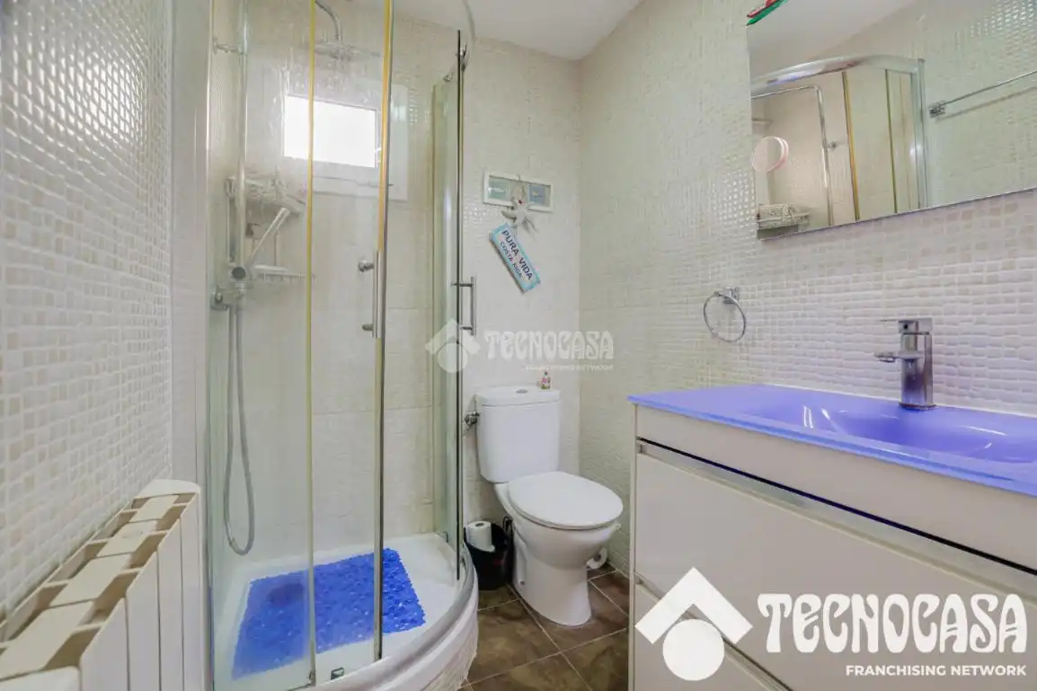 Baño de Piso en venta en Santa Coloma de Gramenet con Aire acondicionado, Parquet y Terraza