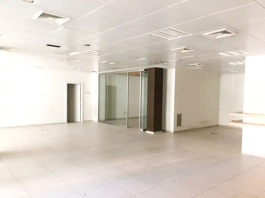 Local comercial de lloguer a Avenida de Valladolid, imagen 2