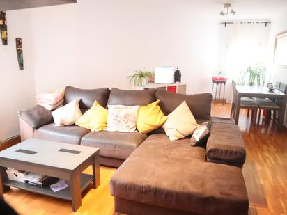 Living room of Flat for sale in Cerdanyola del Vallès  with Air Conditioner, Heating and Parquet flooring