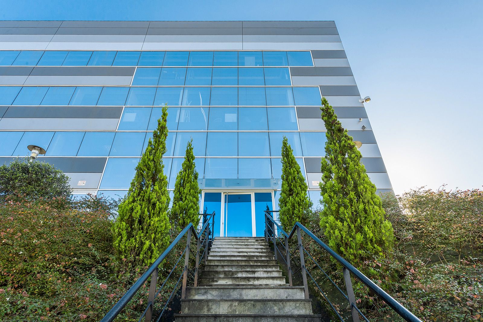 Vista exterior de Nau industrial de lloguer en Parets del Vallès amb Calefacció i Alarma
