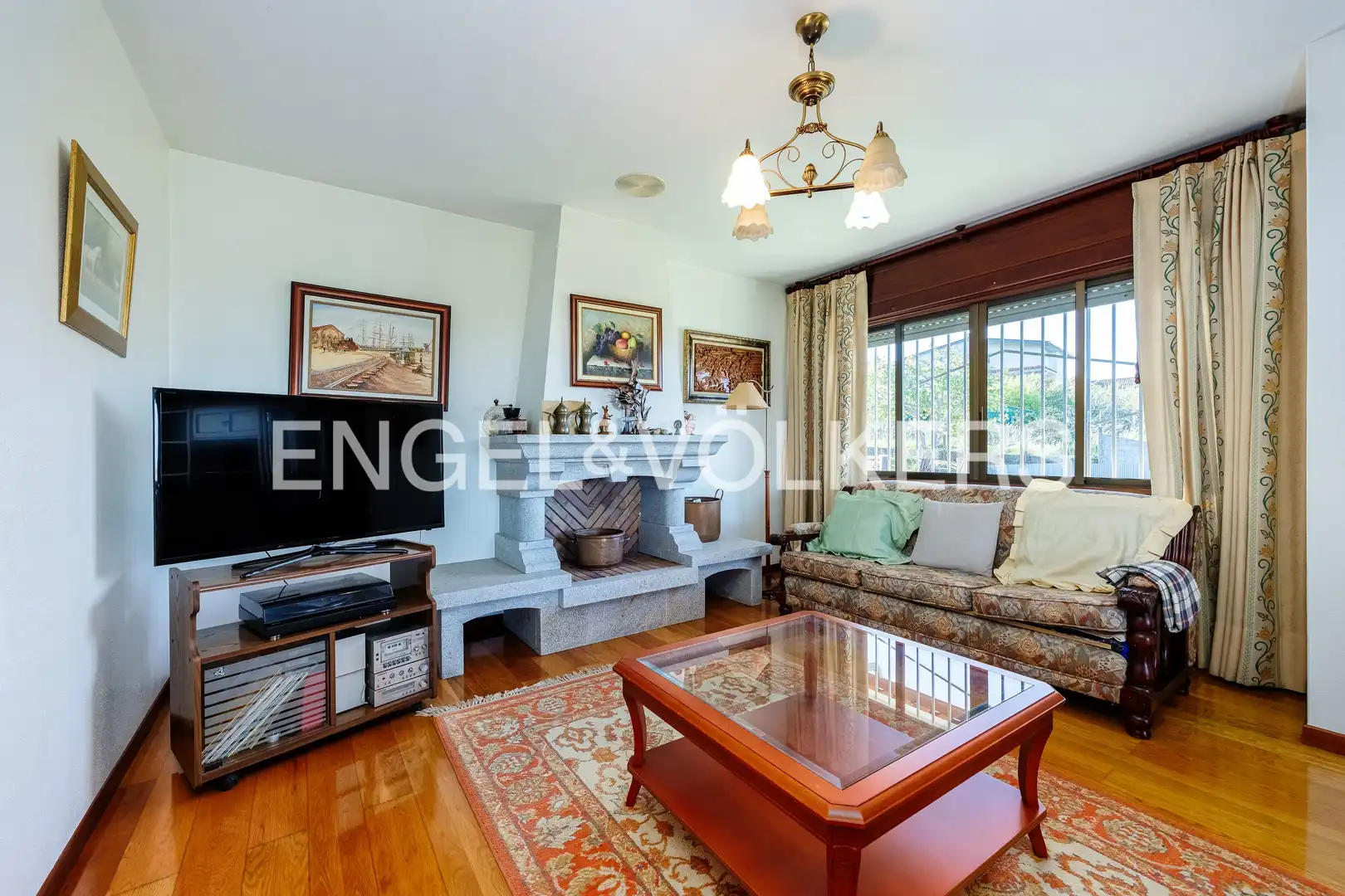 Sala de estar de Casa o chalet en venta en Vigo  con Calefacción, Jardín privado y Parquet