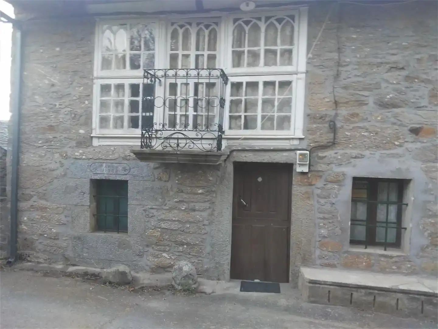 Vista exterior de Casa o chalet de alquiler en Galende con Amueblado y Balcón