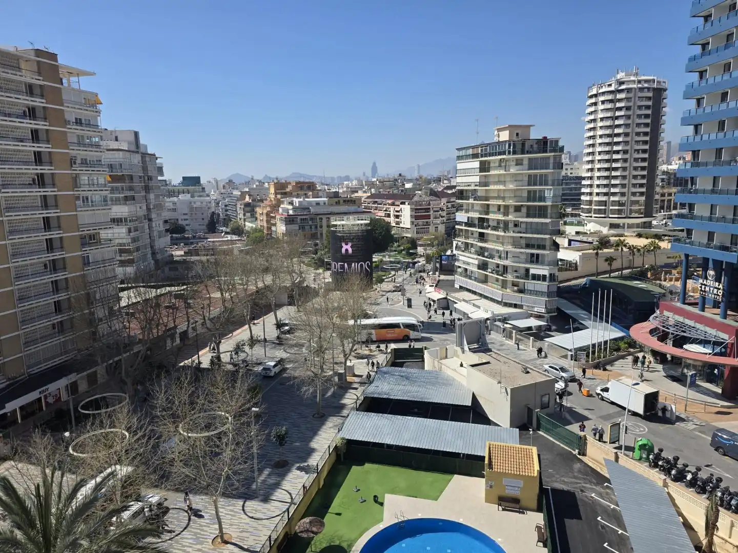 Vista exterior de Piso en venta en Benidorm con Calefacción, Amueblado y Piscina comunitaria
