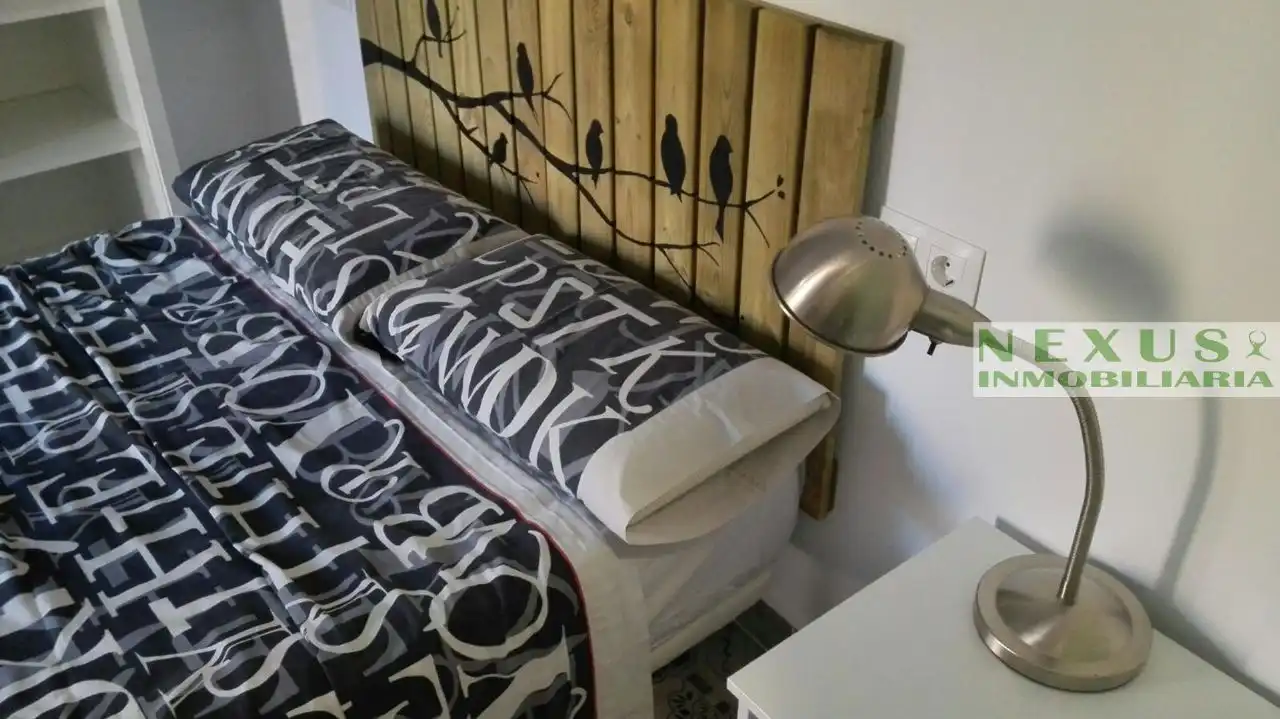 Einfamilien-Reihenhaus zur Miete in Casco Antiguo