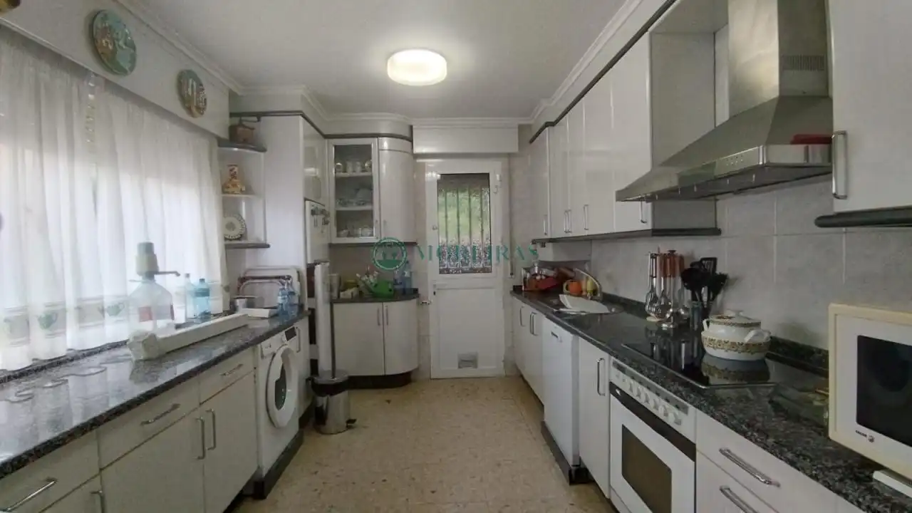 Kitchen of Houses for sale in Ourense Capital   with Heating and Private garden