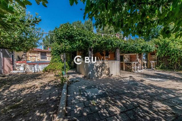 Casa-chalet en Venta en LA 41 A  ZAMADUEÑAS en La Overuela