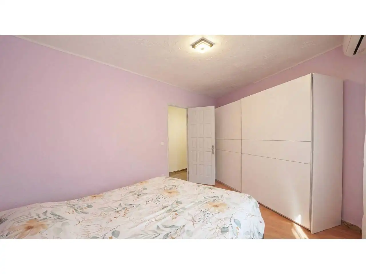 Habitación de Casa adosada en venta en Ripollet con Aire acondicionado, Calefacción y Jardín privado