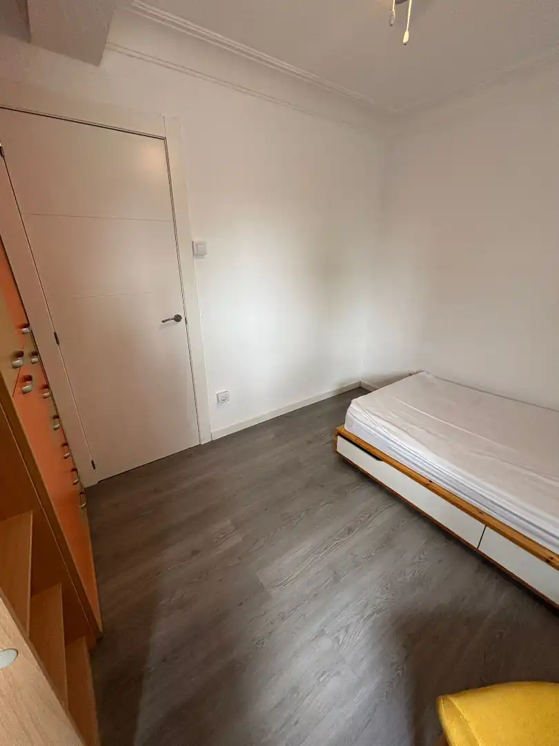 Habitación de Piso de alquiler en Zaragoza con Calefacción, Amueblado y Horno