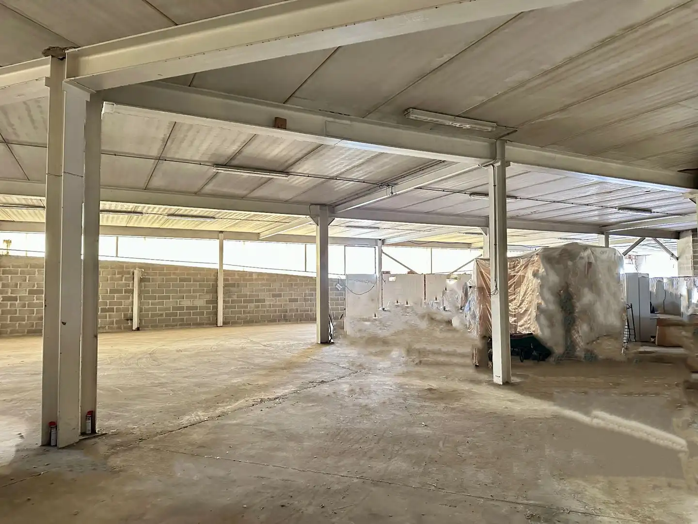 Fabrikhallen zum Verkauf in Camargo