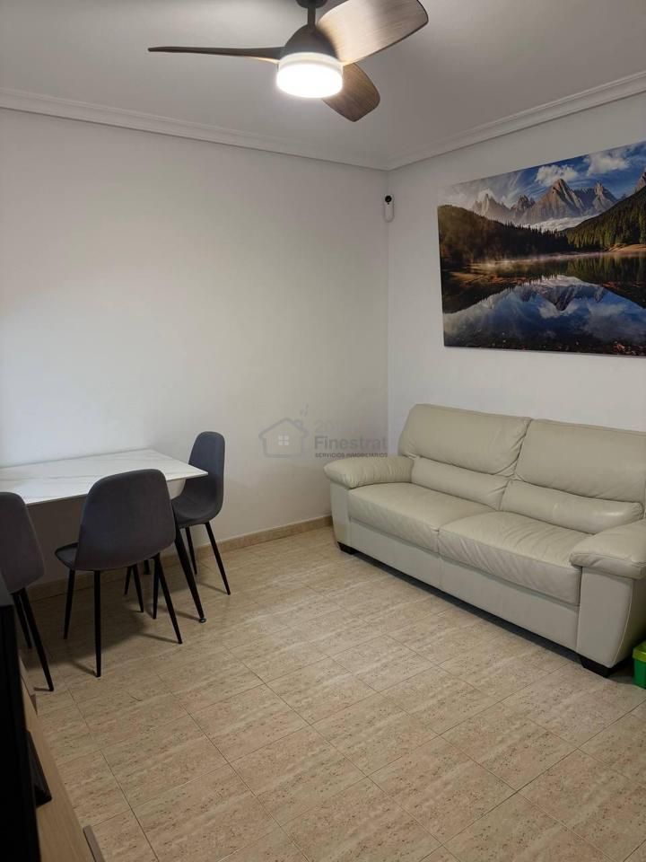 Sala d'estar de Planta baixa en venda en Villajoyosa / La Vila Joiosa amb Aire condicionat, Terrassa i Moblat