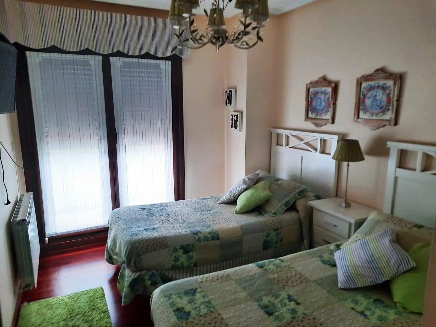 Dormitori de Casa adosada en venda en Medina de Pomar amb Calefacció, Jardí privat i Parquet