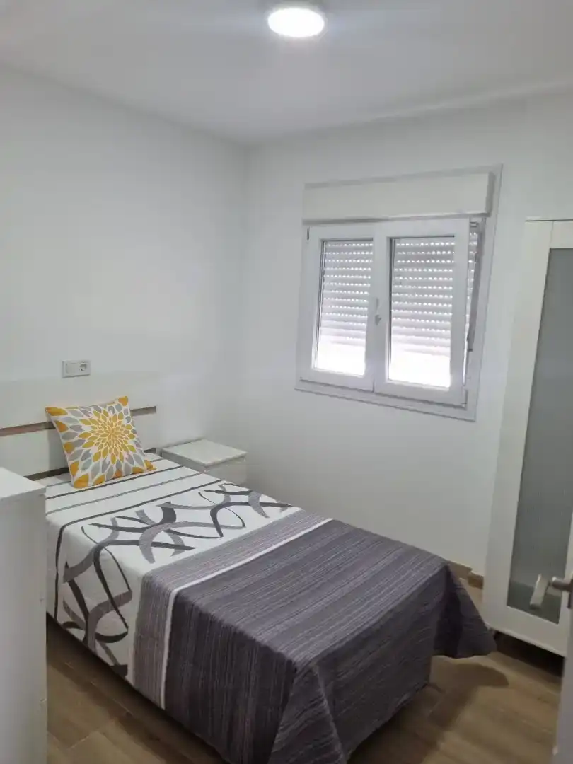 Schlafzimmer von Wohnung zur Miete in Algeciras