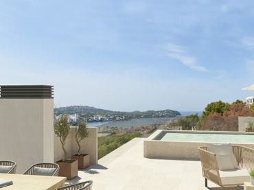 Àtic amb piscina en venda a Costa de la Calma