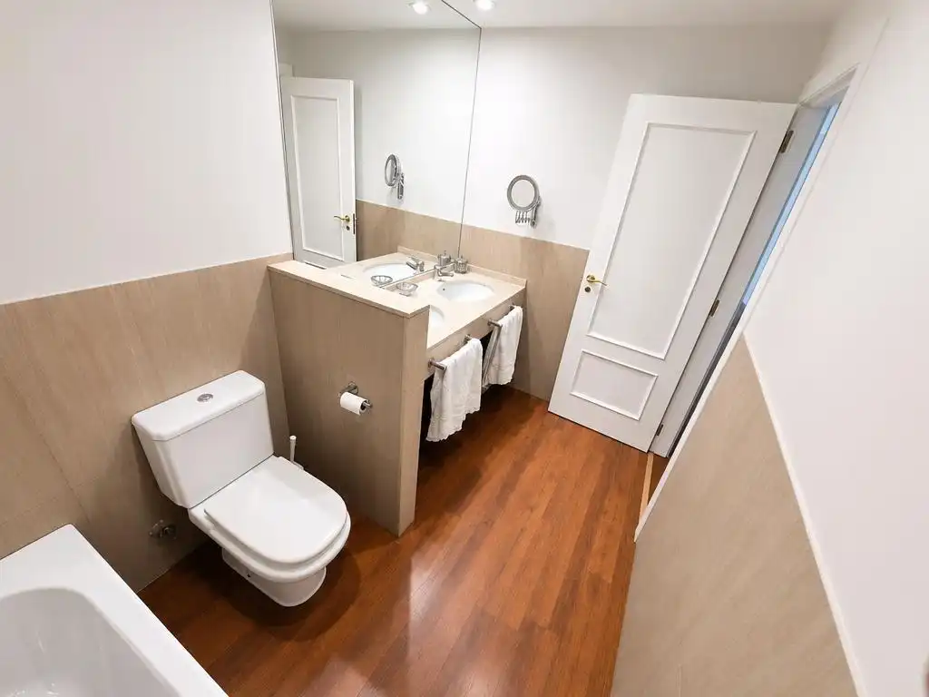 Badezimmer von Wohnung zur Miete in Alicante / Alacant mit Parkett und Möbliert