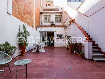 Adossat amb balcó en venda a Sant Andreu