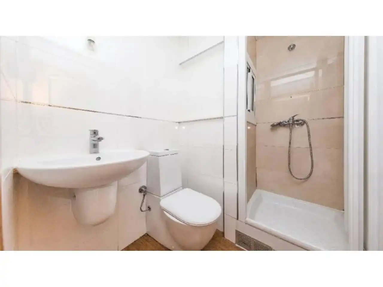 Baño de Piso en venta en L'Hospitalet de Llobregat con Balcón