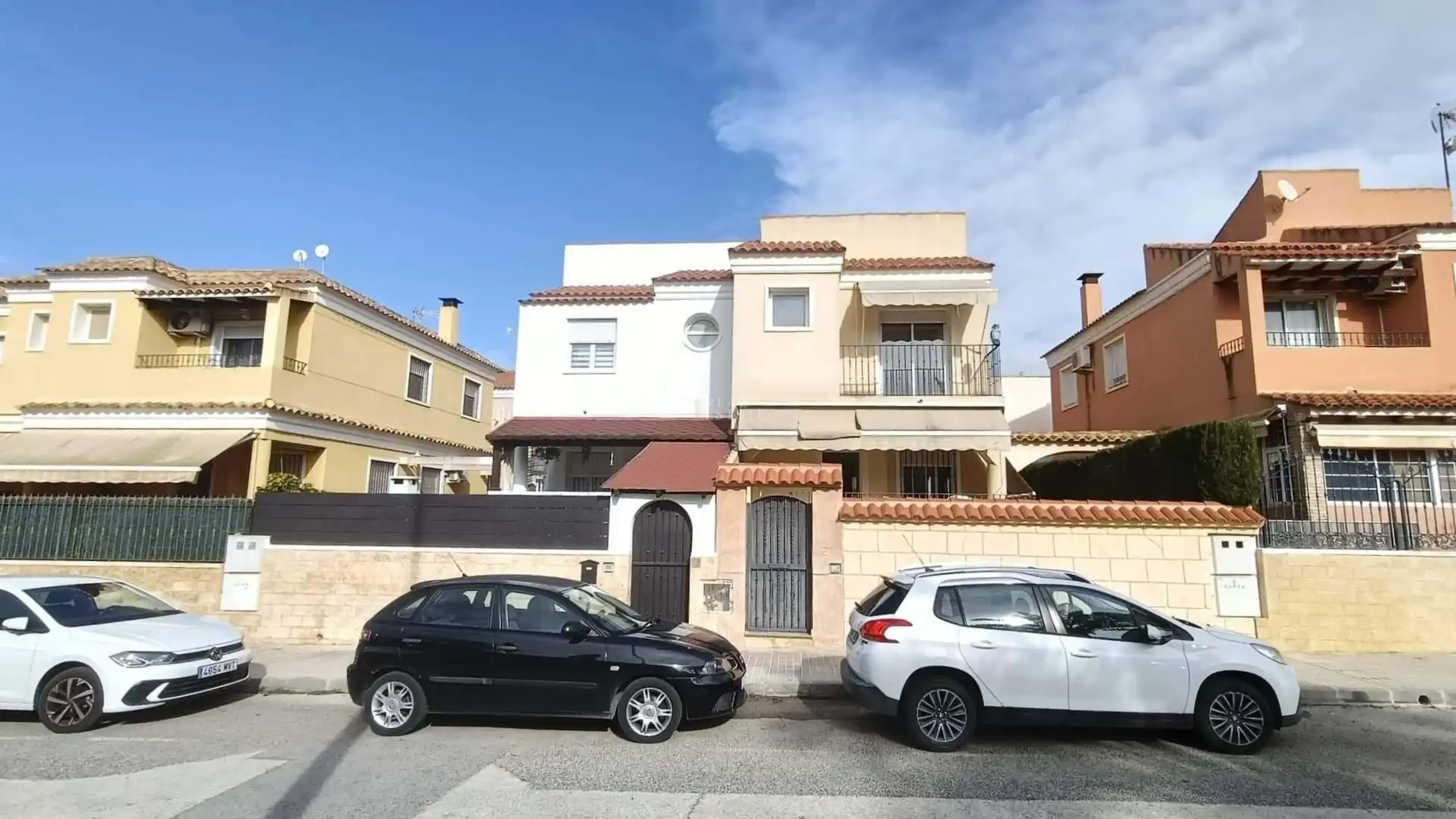 Vista exterior de Casa o xalet en venda en Elche / Elx amb Aire condicionat, Terrassa i Traster