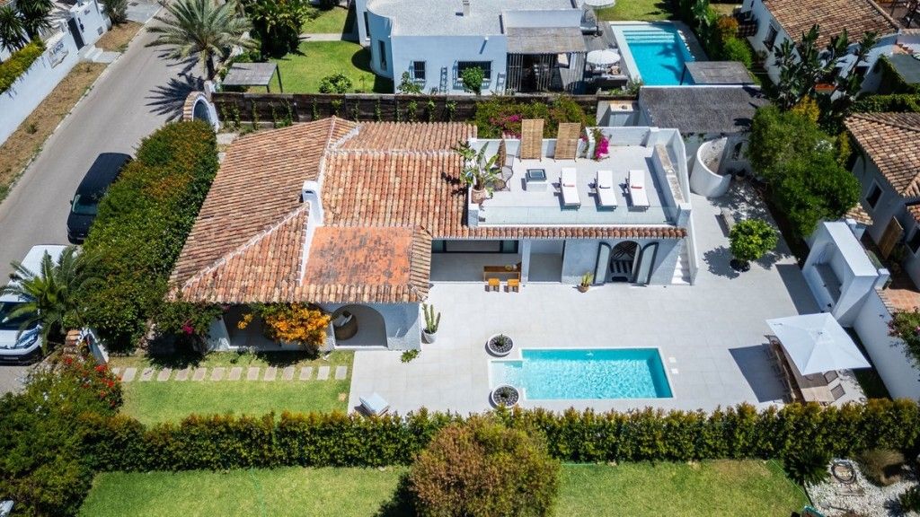 Exterior view of House or chalet for sale in Marbella  with Air Conditioner, Private garden and Terrace