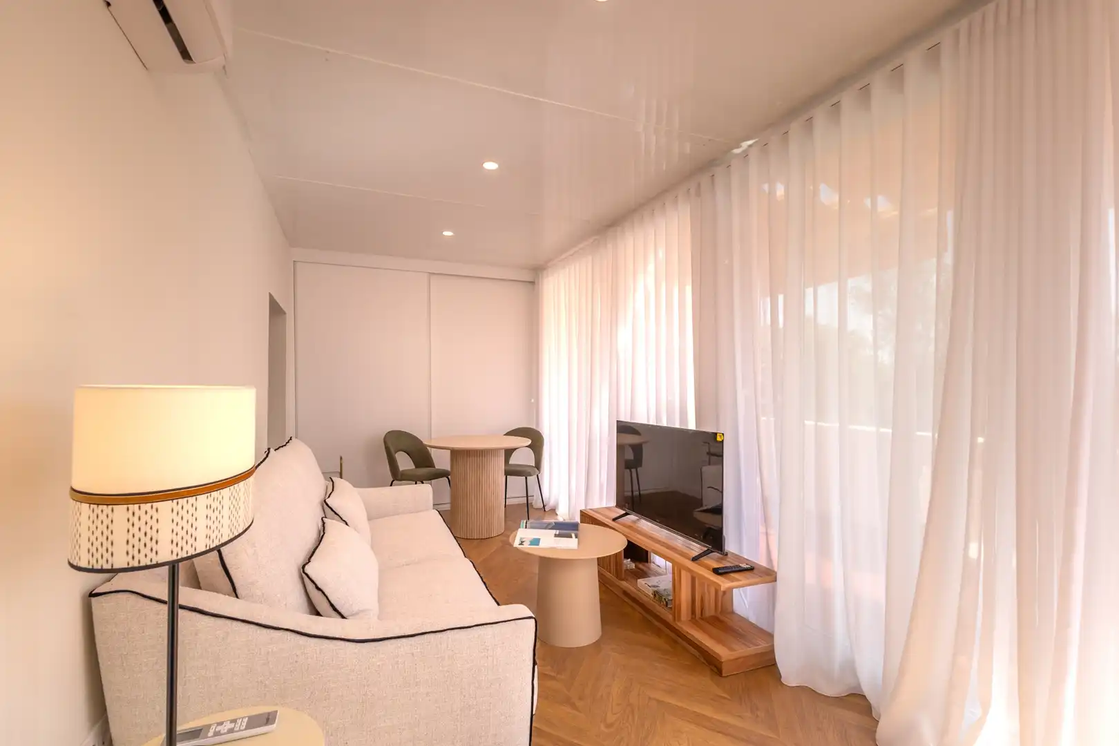 Living room of Flat for rent in Sevilla  with Air Conditioner and Terrace