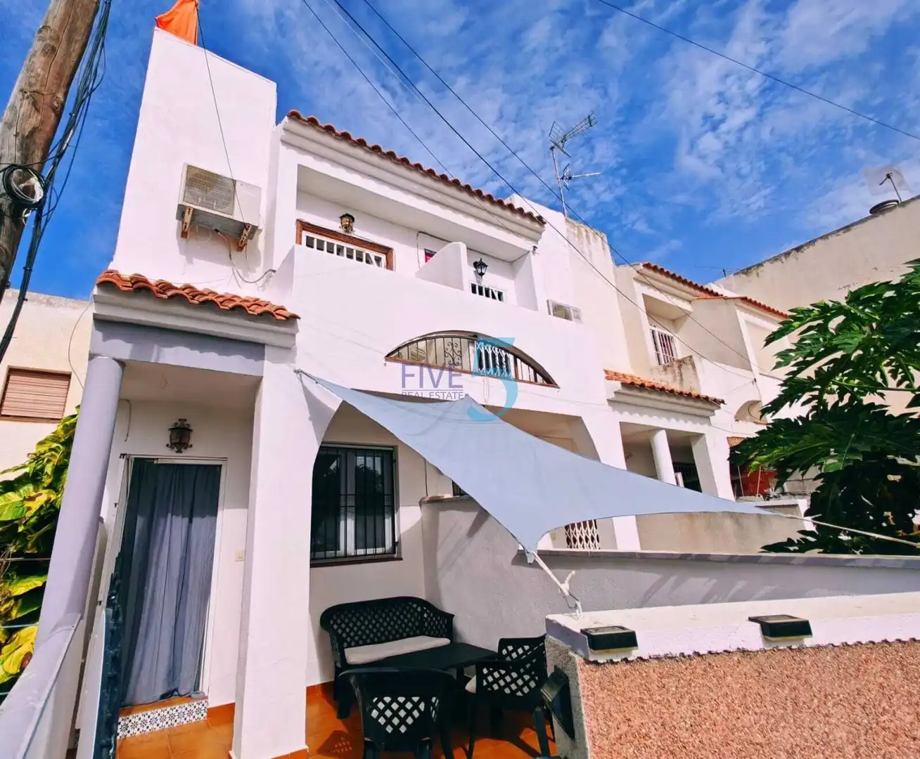 Vista exterior de Casa adosada en venta en Torrevieja con Aire acondicionado, Calefacción y Terraza