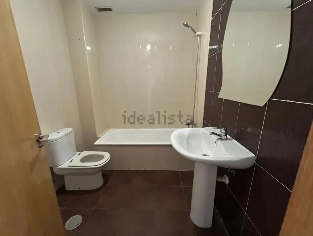 Badezimmer von Wohnung zum Verkauf in Miguelturra mit Heizung, Terrasse und Balkon
