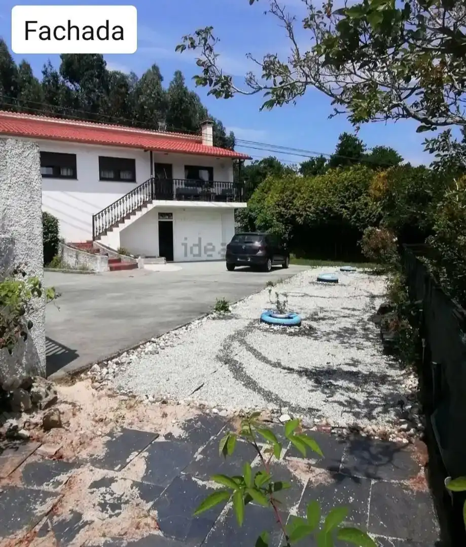 Vista exterior de Casa o xalet en venda en Ponteceso amb Parquet, Moblat i Forn