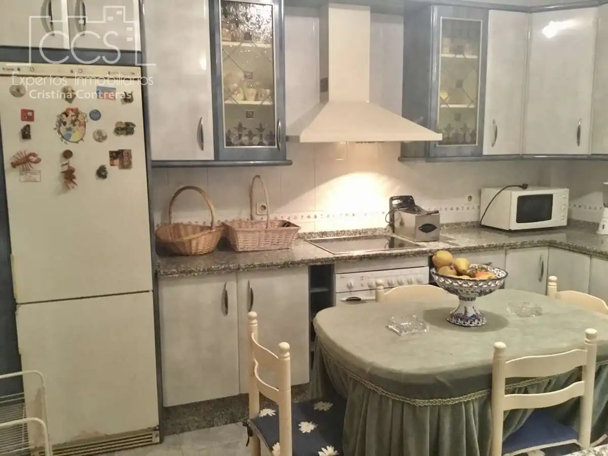 Cocina de Casa adosada en venta en Sevilla con Aire acondicionado, Terraza y Trastero