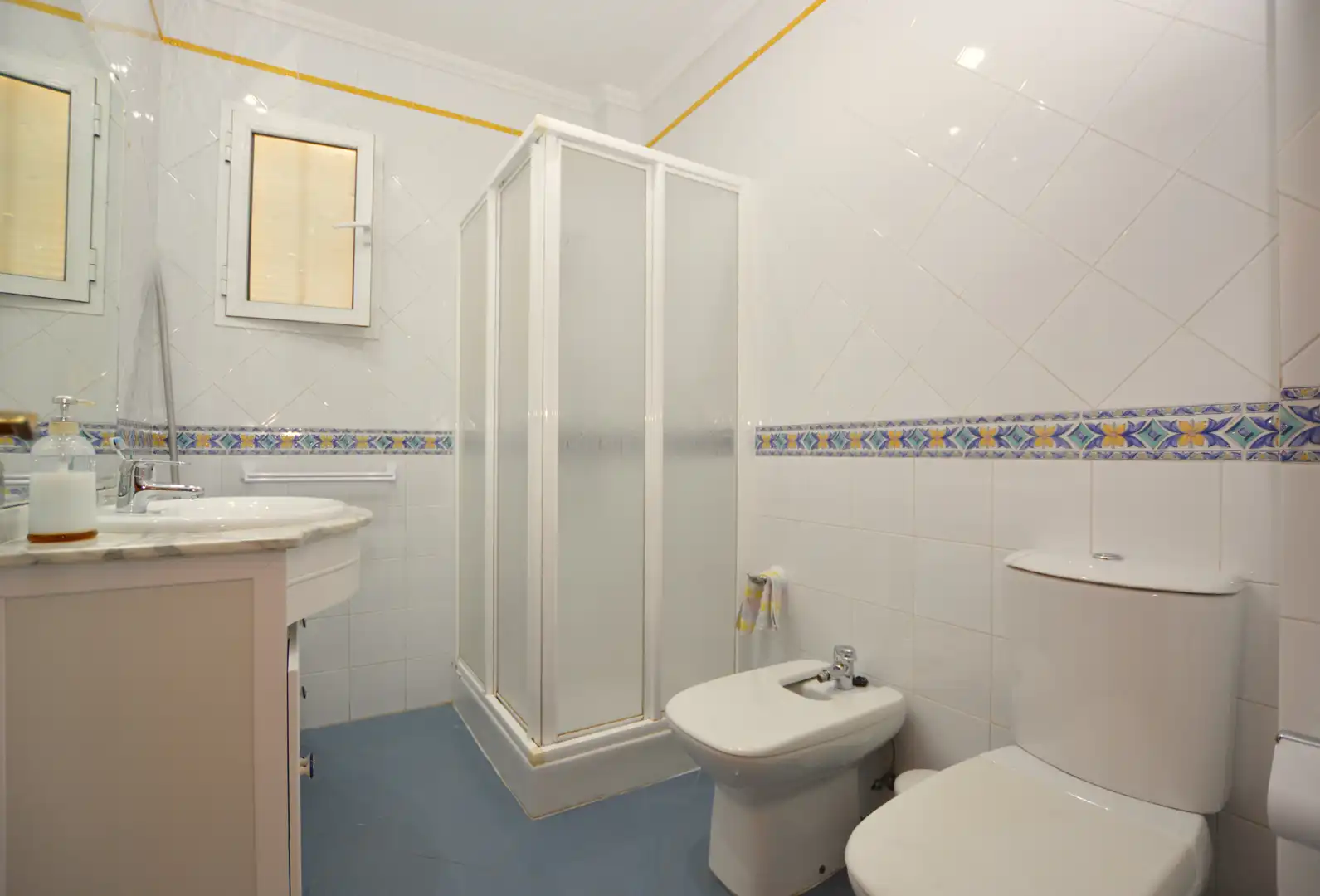 Baño de Casa o chalet en venta en Valencina de la Concepción con Calefacción, Jardín privado y Trastero
