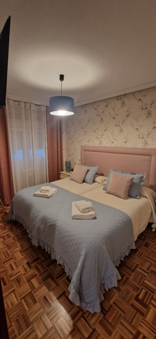 Bedroom of Apartment for sale in Oviedo   with Heating and Furnished