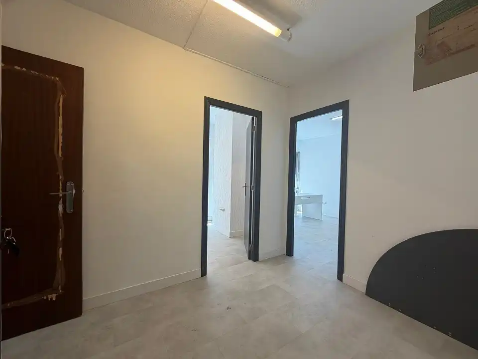 Office for rent in Cartagena  with Air Conditioner and Heating